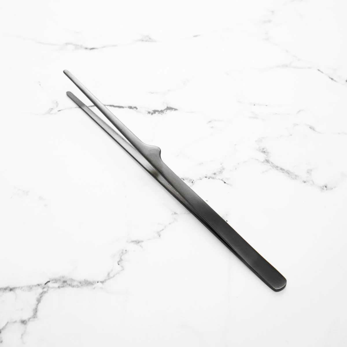 Gestura Stando Tweezer - Gunmetal - Image 2