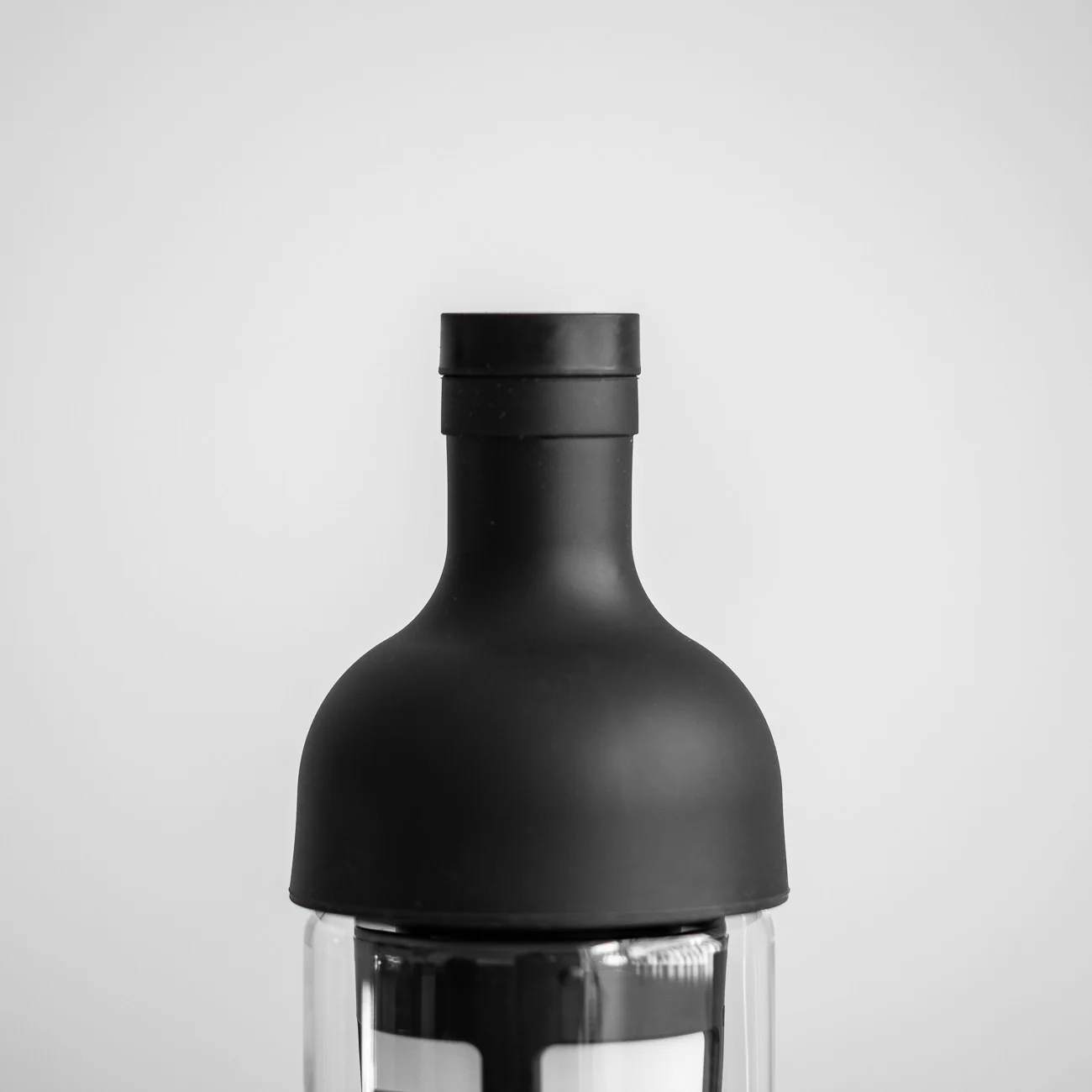 Hario Cold Brew Bottle 650ml - Black - Image 3