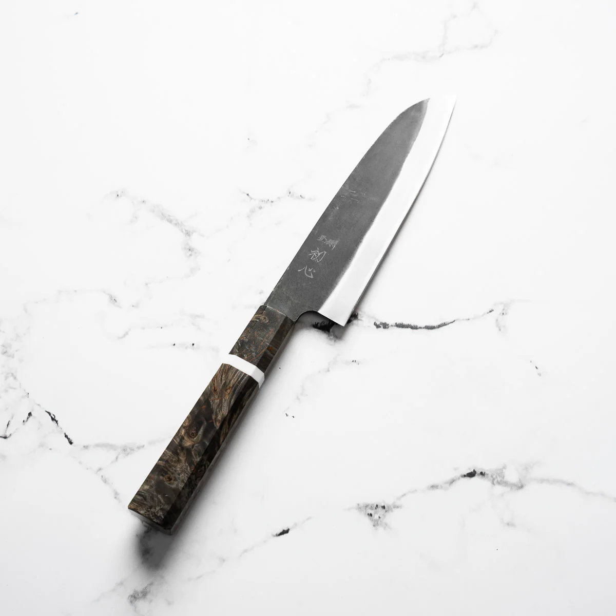 Hatsukokoro Blue 2 Kurouchi Santoku 165mm - Maple White Stripe - Image 2