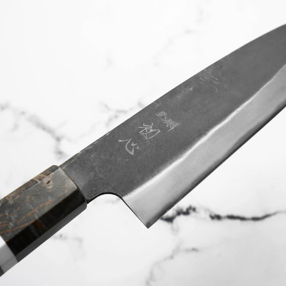 Hatsukokoro Blue 2 Kurouchi Santoku 165mm - Maple White Stripe - Image 4
