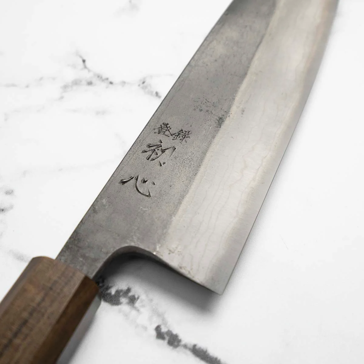 Hatsukokoro Kumokage Blue 2 Kurouchi Damascus Santoku 180mm - Image 4