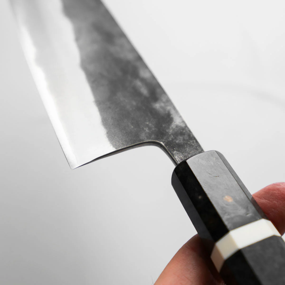 Hatsukokoro Kurokaze White 2 Stainless Clad Gyuto 210mm - Maple - Image 4