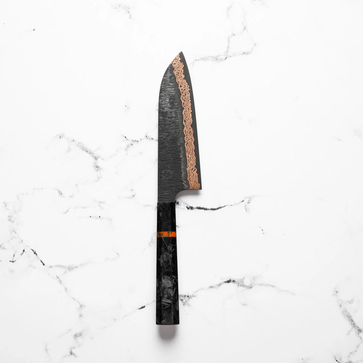 Hatsukokoro Yorokobi Kurouchi SLD Damascus Tsuchime Santoku 180mm - Carbon Fibre - Image 3