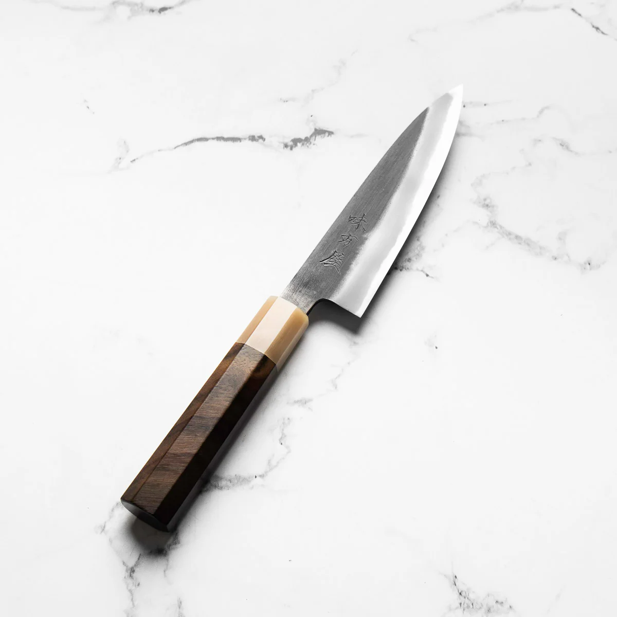 Mutsumi Hinoura Ajikataya White 2 Petty 135mm - Rosewood / White Horn - Image 2