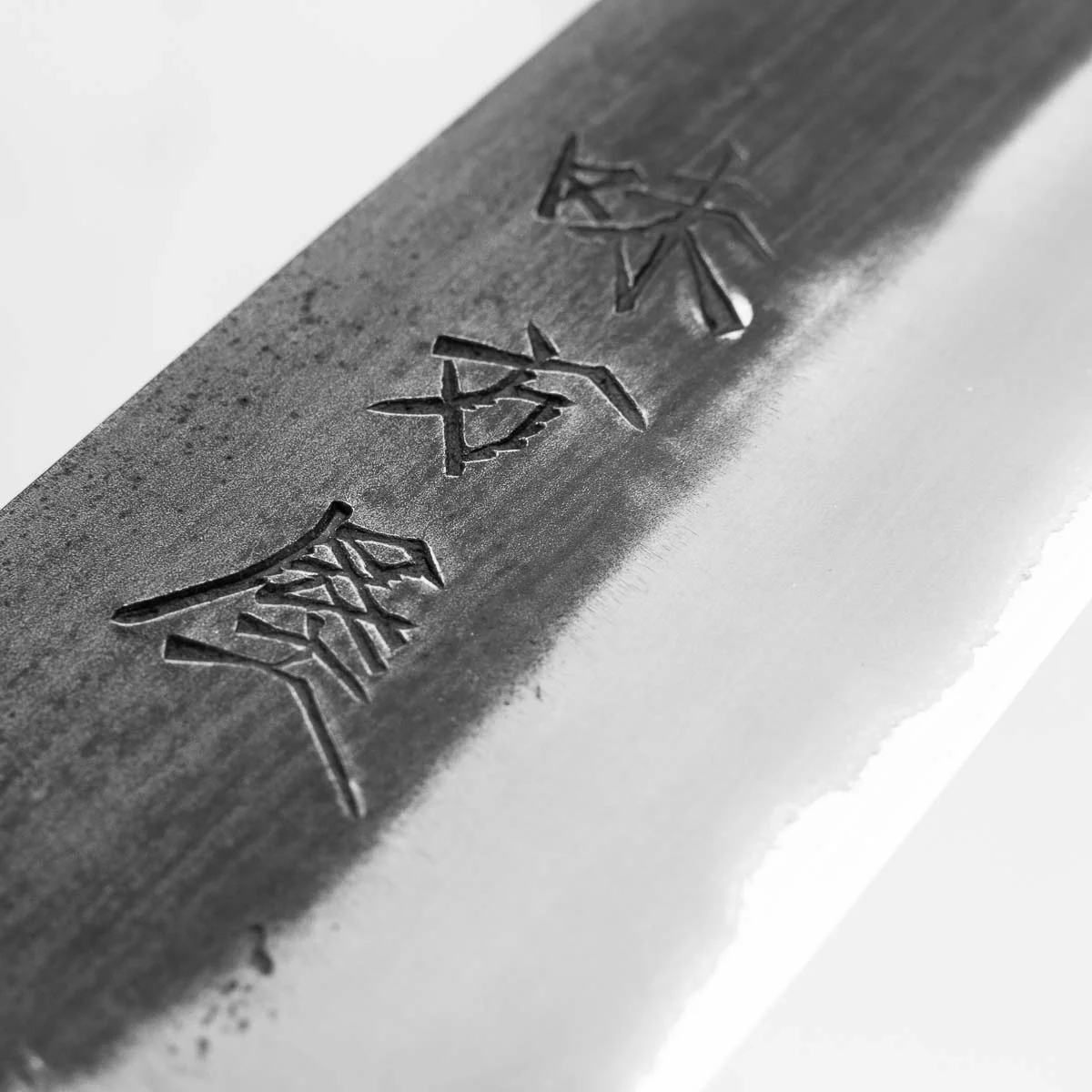 Mutsumi Hinoura Ajikataya White 2 SS Clad Petty 135mm - Resin (Red) - Image 5