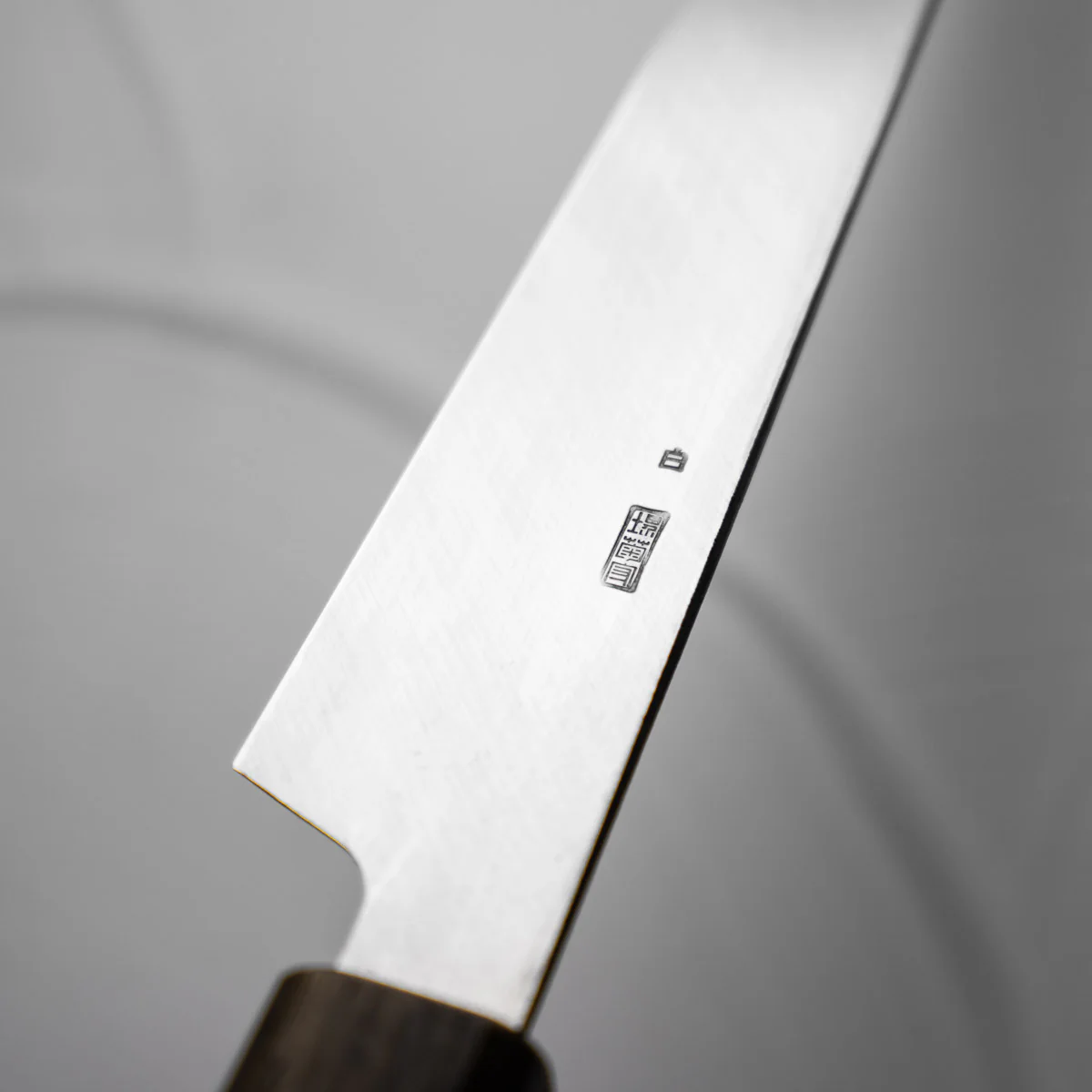 Sakai Kikumori "Kikuzuki Kuro" Kiritsuke Yanagiba 270mm - Image 3