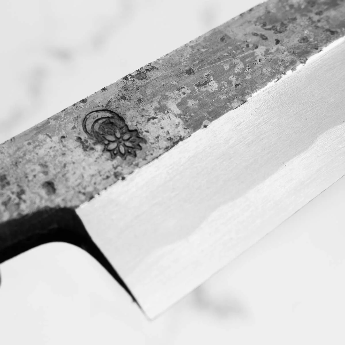 Sakai Kikumori "Kikuzuki Kuro" Kiritsuke Yanagiba 270mm - Persimmon - Image 5