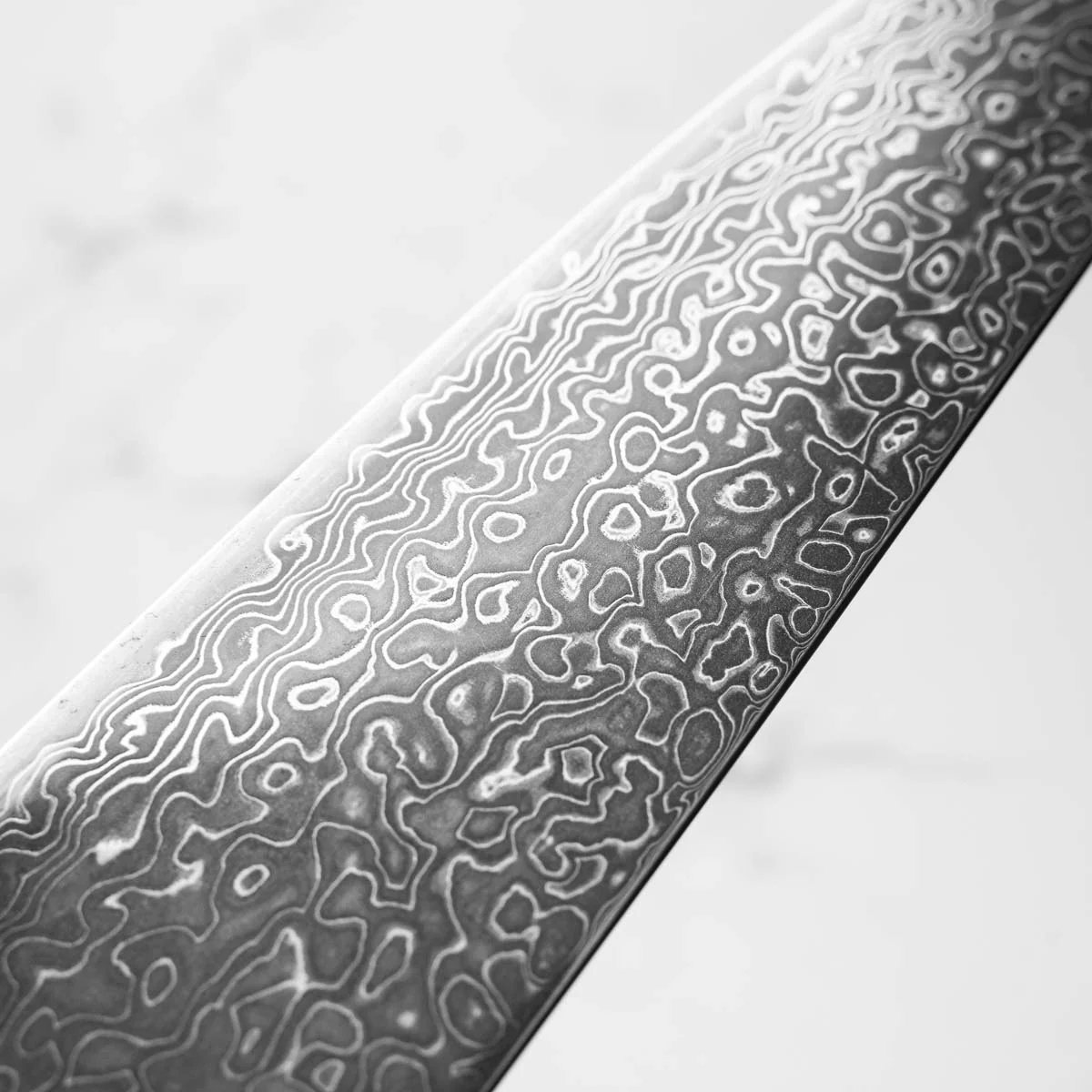 Seido VG10 Kurozome Nickel Damascus Santoku 180mm - Sandalwood - Image 5