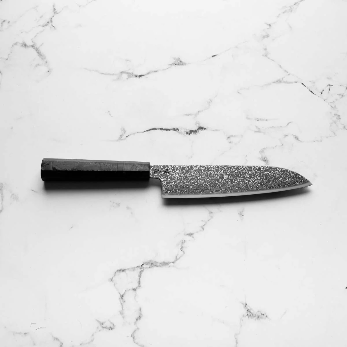 Seido VG10 Kurozome Nickel Damascus Santoku 180mm - Dark Carbon Fibre - Image 4