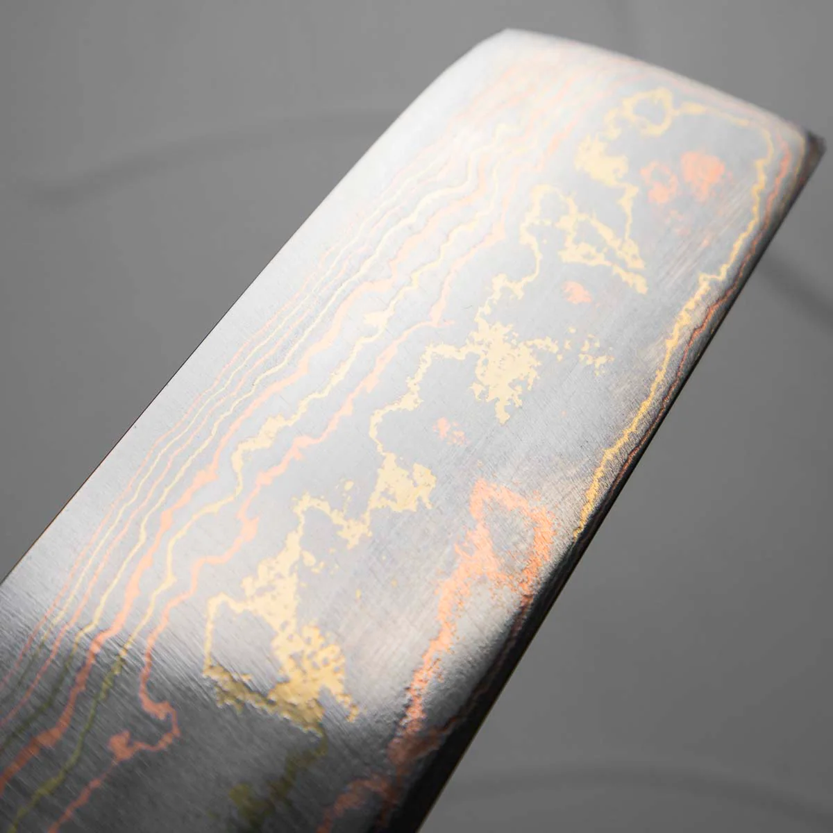 Takeshi Saji Blue 2 Rainbow Damascus Nakiri 175mm - Image 4